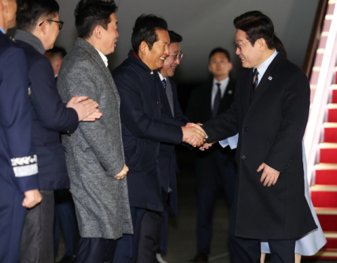 시진핑, 이 대통령에 전기자전거 선물…'황남빵 답례' 사과·곶감도