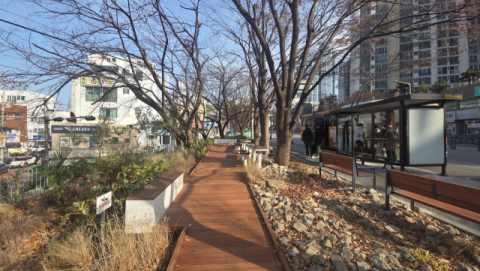 미포오거리 오산마을 진입로의 경관녹지 전경.