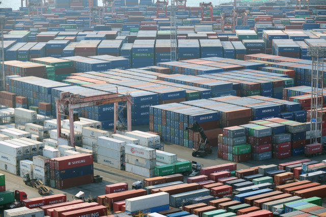 부산항 북항 모습. 연합뉴스