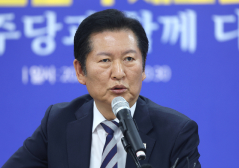 정청래 “‘철 지난 썩은 사과 쇼’…당명 바꿔도 ‘윤 못 잊어당’”