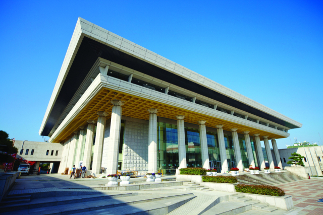 부산문화회관 대극장. 부산문화회관 제공