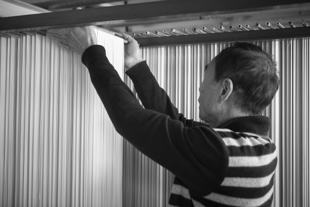 국수 면을 말리는 기술자의 모습. 부산근현대역사관 제공