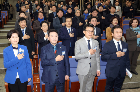 [속보] 민주 원내대표 선거 과반 득표자 없어…한병도·백혜련 결선투표
