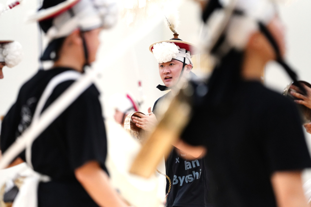 제1회 국립청년연희단 정기 공연이 오는 16~17일 국립부산국악원 연악당에서 열린다. 사진은 국립부산국악원 무용 연습실에서 연습 중이 청년연희단 단원들 모습. 전통공연예술진흥재단 제공