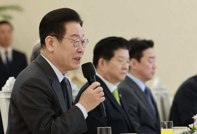 이재명 대통령이 12일 청와대에서 열린 종교지도자 초청 오찬간담회에서 발언하고 있다. 연합뉴스