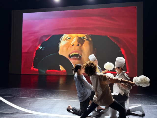 영화의전당과 극단 하땅세가 공동 제작한 가족극 '걸리버 여행기:줌 인 아웃'이 제34회 서울어린이연극상 대상과 배우상 등 2관왕에 올랐다. 영화의전당 제공