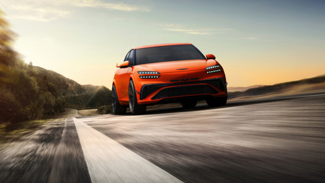 제네시스 첫 고성능 모델 ‘GV60 마그마’ 주행모습.제네시스 제공