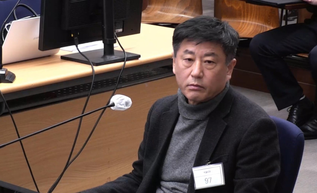 12·3 비상계엄을 모의했다는 의혹을 받는 노상원 전 국군정보사령관이 8일 서울중앙지법에서 열린 윤석열 전 대통령의 내란 우두머리, 직권남용 권리행사방해 혐의 사건 속행 공판에서 증언을 거부하고 있다. 연합뉴스