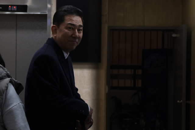 공천헌금 수수 등 각종 비위 의혹을 받는 더불어민주당 김병기 의원이 12일 서울 여의도 중앙당사에서 열린 윤리위원회에 출석하고 있다. 연합뉴스