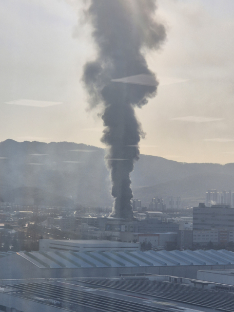 창원 한 제조 공장서 화재…소방 대응1단계 발령