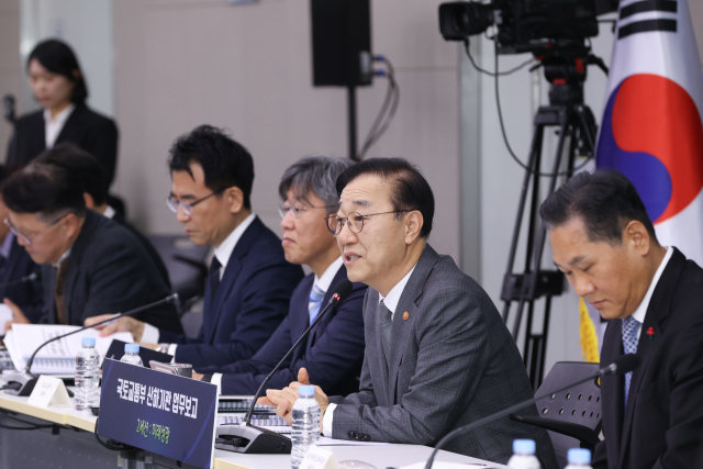 김윤덕 국토교통부 장관이 14일 정부세종청사에서 열린 국토교통부 산하기관 업무보고에서 발언하고 있다. 연합뉴스
