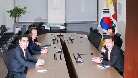 장동혁 ‘한동훈 제명’ 의결 미뤘지만…반발 감안한 시간 벌기인 듯