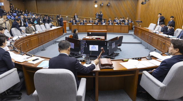여야 "무안공항 콘크리트 둔덕 왜, 누가 설치했나"... 기초대 변경 이유... - 뉴스 썸네일 이미지
