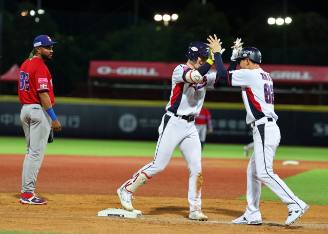 2024년 대만서 열린 프리미어12 도미니카공화국전에서 박성한의 세리머니. 연합뉴스