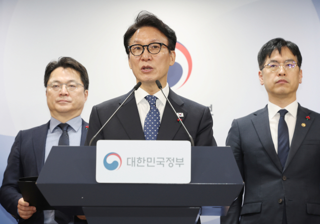 김민석 국무총리가 지난 16일 서울 종로구 정부서울청사에서 행정통합 인센티브와 관련해 브리핑을 하고 있다. 연합뉴스