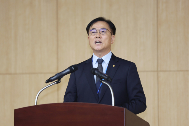 16일 한국에너지공단 울산 본사 대강당에서 열린 제18대 한국에너지공단 이사장 취임식에서 최재관 공단 신임 이사장이 취임사를 하고 있다. 에너지공단 제공