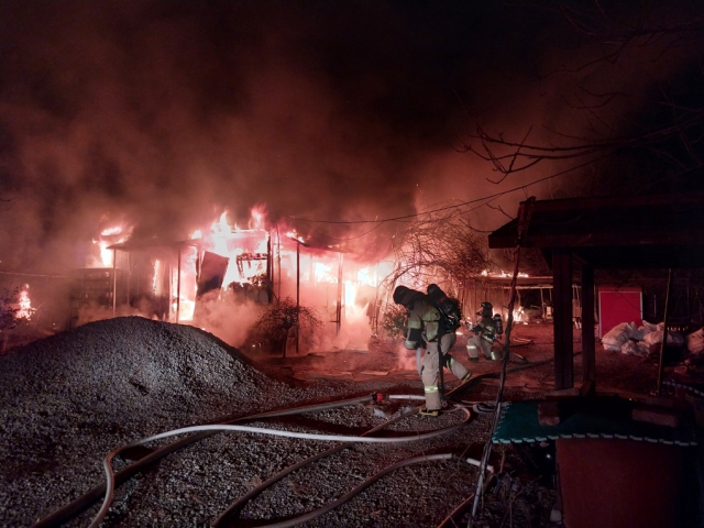 경남 김해시 대동면의 농막 화재 현장. 경남소방본부 제공