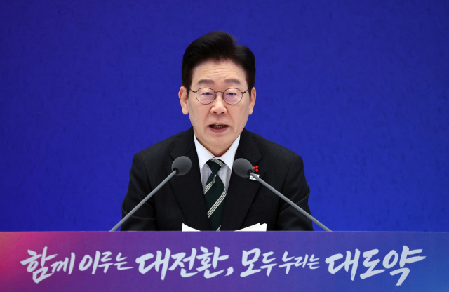 이재명 대통령이 21일 청와대 영빈관에서 열린 신년기자회견에서 발언하고 있다. 연합뉴스