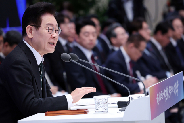 이재명 대통령이 21일 청와대 영빈관에서 열린 신년기자회견에서 발언하고 있다. 연합뉴스