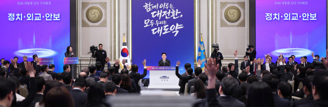 이재명 대통령이 21일 청와대 영빈관에서 열린 신년기자회견에서 취재진의 질문을 받고 있다. 연합뉴스