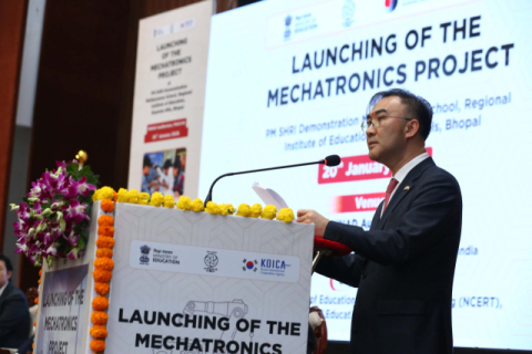 이성호 주인도대한민국대사가 축사를 하고 있다.