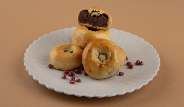 홈베이킹 유튜버인 저자가 직접 만든 황남빵. 현익출판 제공