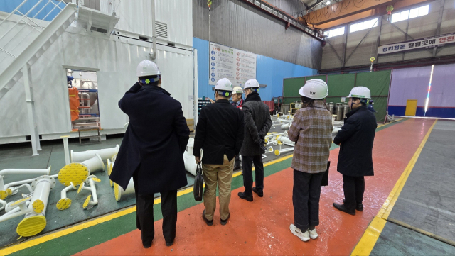 지난 8일 매뉴콘 기업 SB선보서 열린 인공지능 전환 전략 회의. 부산테크노파크 제공