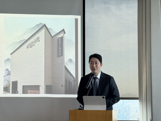 박용준 삼진식품 대표가 지난달 9일 기자간담회에서 회사 소개를 하고 있다. 부산일보DB