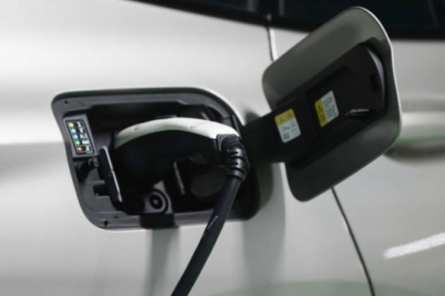 전기차 주차장에서 충전 중인 전기차. 연합뉴스