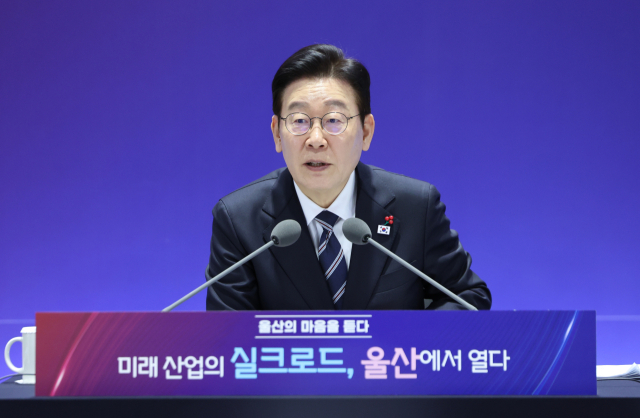 이재명 대통령이 22일 울산전시컨벤션센터에서 열린 '울산의 마음을 듣다' 타운홀미팅 간담회에서 발언하고 있다. 연합뉴스