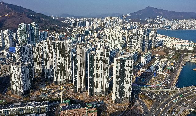 부산 남구와 수영구 일대 아파트. 김종진 기자 kjj1761@