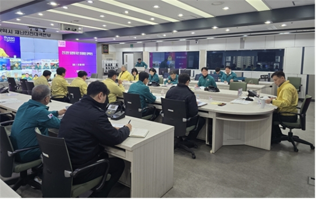 부산시는 26일 오후 4시 시민안전실장 주재로 시청 재난안전대책본부에서 화재예방 긴급 대책회의를 개최하고 화재예방 대응 체계를 점검했다고 이날 밝혔다. 부산시 제공