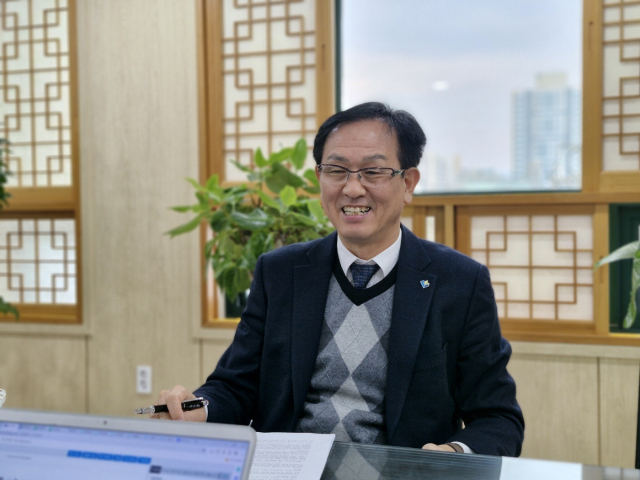 [인터뷰] 구교성 부산신용보증재단 이사장 "버티게 하는 게 아닌 다시... - 뉴스 썸네일 이미지