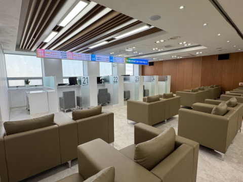 8층 단체 및 특수건강검진 접수처.