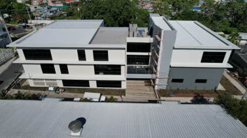 산살바도르 국립병원 부지에 연면적 2,246㎡(지상 3층) 규모로 지어진 ‘국립보건교육센터(CENES)’ 전경.