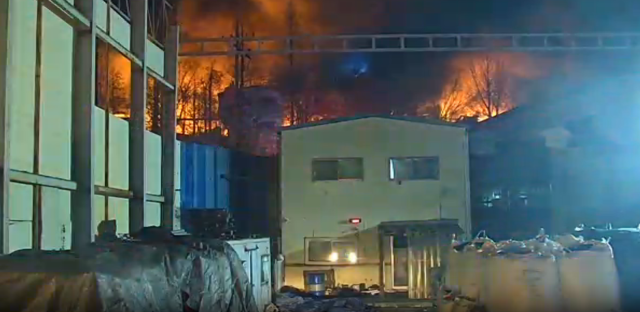 지난 29일 화재가 발생한 경남 김해시 비철금속 제조공장. 경남소방본부 제공