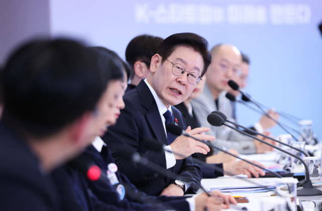 이재명 대통령이 30일 청와대에서 열린 국가창업시대 전략회의 'K-스타트업이 미래를 만든다'에서 발언하고 있다. 연합뉴스