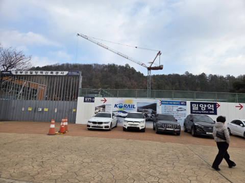 장기 공사로 불편한 밀양역사, 올해 말 조기 준공 추진