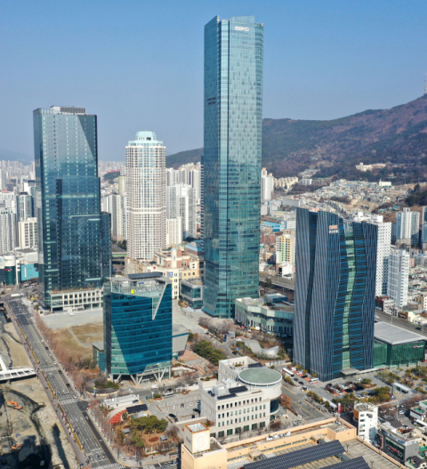 마침내 완성된 45층 금융타워… 해양금융 거점 날갯짓 채비