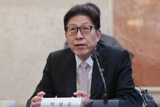 박형준 부산시장이 2일 서울 여의도 켄싱턴호텔에서 열린 광역자치단체 통합 관련 시도지사 연석회의에 참석해 인사말하고 있다. 연합뉴스