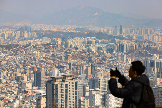 서울 남산에서 바라본 시내 아파트 모습. 연합뉴스