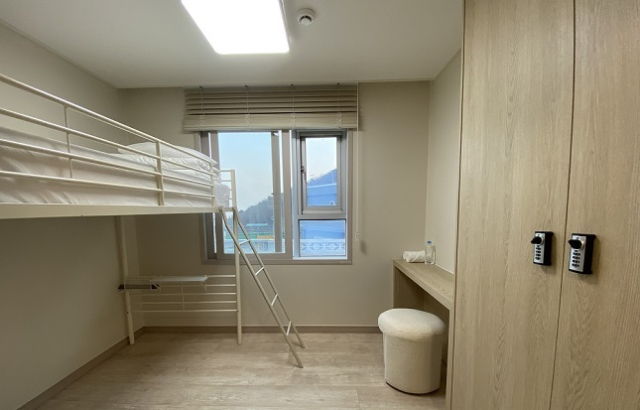 이바구캠프의 1인실 모습. 평일 1인 4만 5000원, 주말 5만 5000원에 이용할 수 있다. 국토부 제공