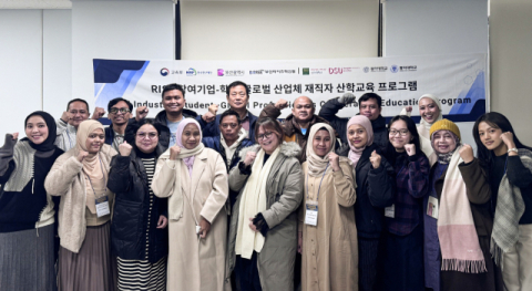 인도네시아 기업 중간관리자들 대상으로 ESG 경영 특강을 개최한 신라대 ESG경영연구소 김성근 소장.