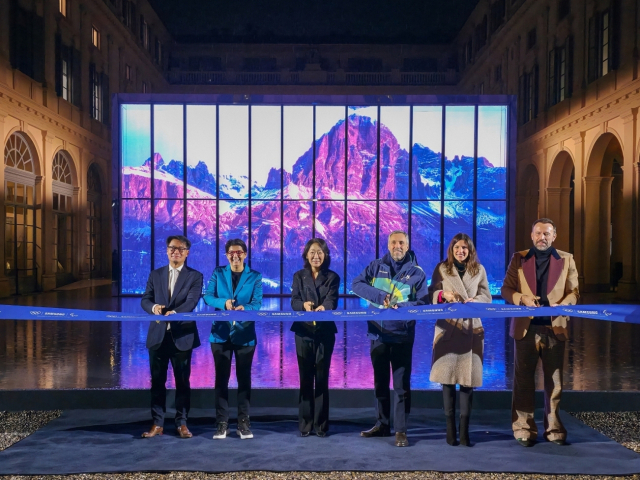 4일(현지시간) 이탈리아 밀라노의 유서 깊은 건축물인 팔라초 세르벨로니에서 진행된 삼성 하우스 개관식 모습.삼성전자 제공