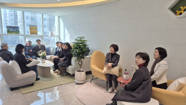 통영교육지원청은 6일 ‘잠시 쉬어가도 괜찮아’ 힐링 라운지 개소식을 열었다. 통영교육청 제공