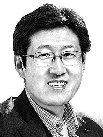 [오션 뷰] 북극항로 시범 운항을 위한 선결 과제