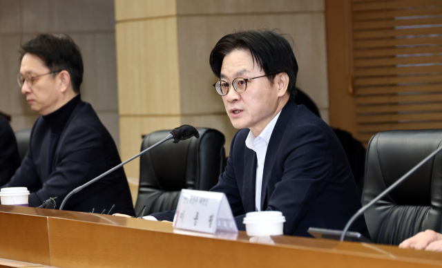 김정관 산업통상부 장관이 9일 오전 서울 종로구 한국무역보험공사에서 열린 ‘경제단체 긴급현안 점검회의’에서 ‘가짜뉴스’ 대응책 등에 대해 발언하고 있다. 연합뉴스