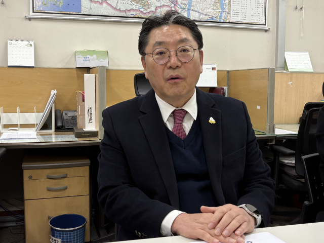 홍태용 김해시장이 10일 김해시청 프레스센터에서 6·3 지방선거 출마 의사를 밝혔다. 이경민 기자