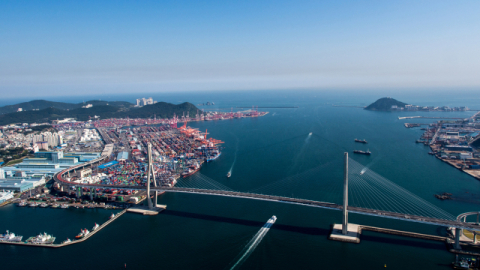 부산항 북항 전경 - 부산항대교 외부부터 순서대로 신감만, 감만, 신선대부두.