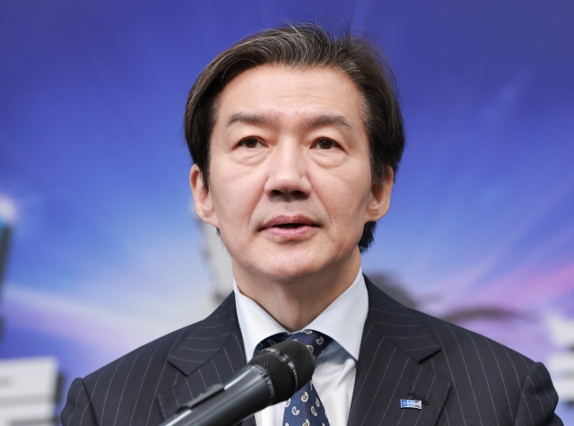 조국혁신당 조국 대표가 11일 국회에서 열린 최고위원회의에서 더불어민주당의 연대·통합 추진 준비위 구성 제안에 대한 입장을 밝히고 있다. 연합뉴스